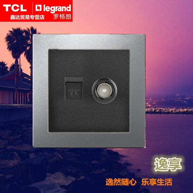 TCL-Rogue Longswitch socket comfort series satin silver connected with TV computer plugged in