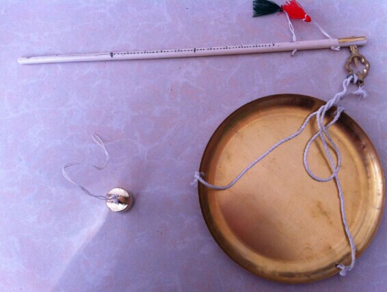 Traditional Chinese medicine cumin says traditional Chinese medicine scales, food says kitchen says plastic pole says bone says high precision scales