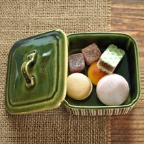 Japanese Seto-fired ceramic square with lid storage box Japanese and wind sushi box made in Japan
