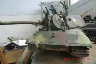 Veyron 6011X E-100 heavy tank (package plate) with 4 soldiers