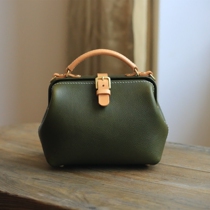 Marvelous artisanal × carry-on small doctor bag cute mouth gold bag handmade with customised lettering