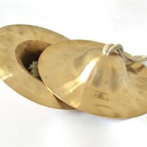 Special offer on brass cymbals large medium and small Beijing cymbals waist drum cymbals snare drum cymbals wide cymbals large cymbals large hat cymbals small hat cymbals and Sichuan cymbals