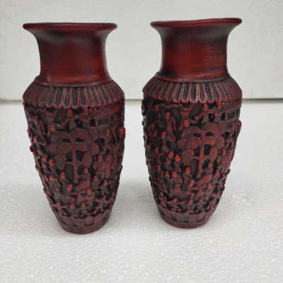 New antiques and miscellaneous antiques, old imitation mahogany birthday vases, a pair of exquisite workmanship, patinated and moisturized