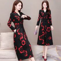 Expensive woman printed one-piece dress Autumn dress This year Pop 2021s new female V collar high-end retro qipao dress