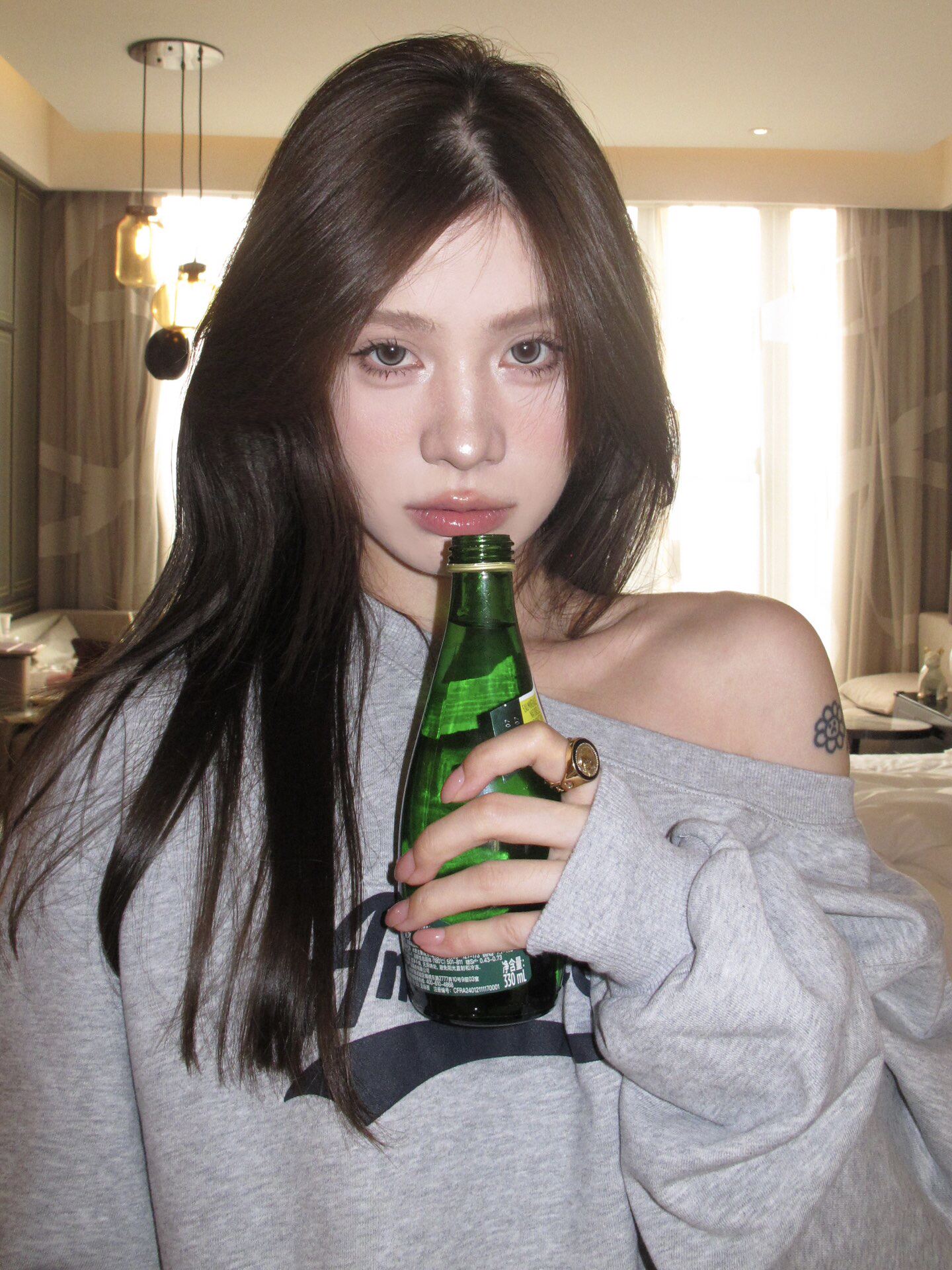 王玉文同款ANN ANDELMAN露肩卫衣 发泡印花斜领单肩小露香肩