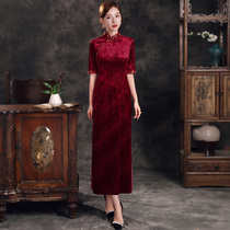 Happy mother-in-law wedding banquet young mother Autumn to participate in mother-in-law wedding dress noble red velvet cheongsam dress