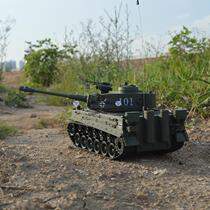 World War II tiger tank remote control metal barrel can be raised and lowered to launch water bb projectile track suspension shock absorber turret rotation