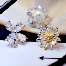 Multi-function coat sweater seam-free dark buckle thick clothes pin pressure lapel strap non-slip cardigan Swan brooch