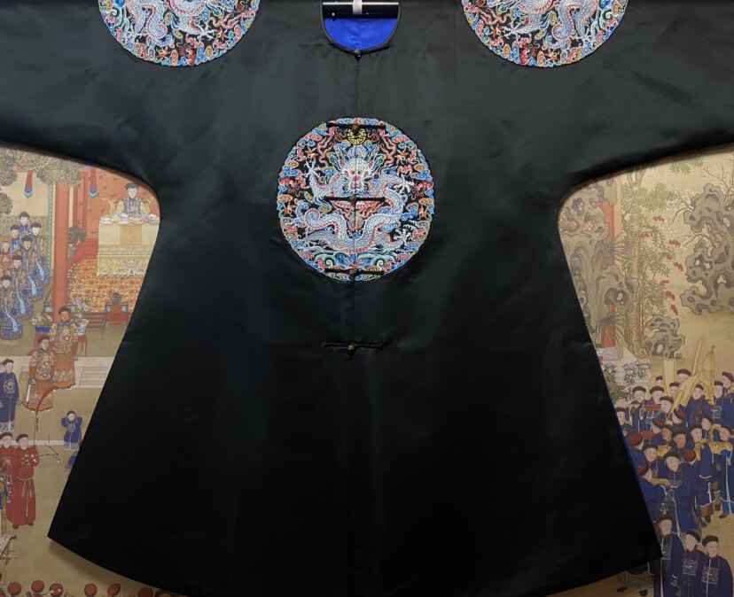 Clear Qianlong Colorful Embroidered four-group Cloud Longgrain Dragon Tattooing and Forbidden City's Collection of Qing Dynasty Longpao Qing Palace Mint