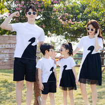 Net red kiss with short sleeves 2022 Summer family of three-four-mouth T-shirt Fried Street Mother Women Dress With Dress Family T-shirt Tide