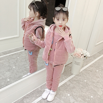 Girls spring and autumn suit 4 three five four three five Six six seven nine eight-year-old little girl childrens clothes gold velvet three-piece set tide