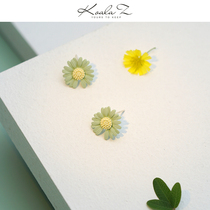 The story of the little yellow flowers fresh vitality two-color little daisy flowers sweet Fairy earrings without ear hole ear clip