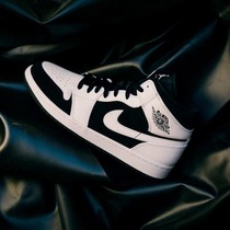  United States Jordan 1 Mid AJ1 middle mens board shoes black and white panda color sports casual shoes