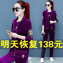 Large size autumn dress foreign noble 2021 new middle-aged women Spring and Autumn middle-aged golden velvet sports three-piece set