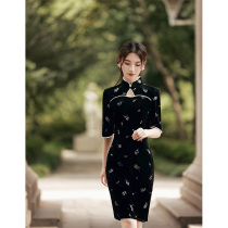 Black velvet cheongsam 2021 new autumn high-end young modified dress long sleeve daily wear