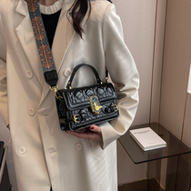 Bag Packs 2023 New Packs Women Autumn Winter Advanced Sensational Style Niche this year Pop Broadband Hand single shoulder diagramps