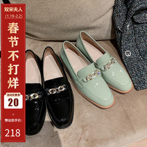 Small leather shoes womens British style autumn and winter black flat soft leather all-match retro with skirt college simple chain shoes