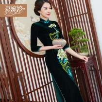 Mothers gold velvet cheongsam dress autumn 2021 New Noble mid-length catwalk Chinese style improved banquet dress
