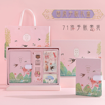 Birthday present send girl boyfriends best friend gift box student accompanied by a small crowd of senior ceremony senses national wind