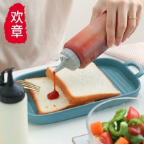 Flipping a bottle of Sala bottle of ketchup with a more utilitarian flavor to squeeze the home Shang 98451 with a hand grip squeeze the tip of the bottle