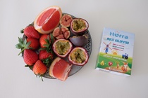 Baby eats Norwegian Hurra children mixed fruit vitamin zinc chewing jelly mineral zinc selenium