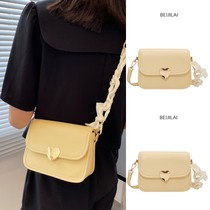 Niche design Japanese bag Women summer 2021 new fashion sense shoulder shoulder bag hundred small square bag