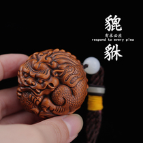 Yellow poplar wood engraving to play sandalwood animal pendant imitation ancient leash handlebar piece small piece of goods and handicraft transfer ball