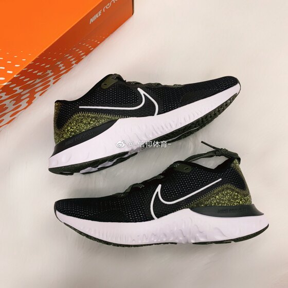 nike running renew run se trainers in black