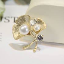 Exquisite freshwater pearl apricot leaf brooch simple Joker fashion Japanese and Korean temperament dumb gold pin small corsage accessories women