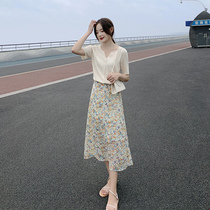 2021 summer new French V-neck floral skirt slim set knitted long dress two-piece dress female thin