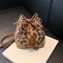 Bag women bag 2021 early autumn new shoulder shoulder bag bucket bag BAO WEN foreign style woolen Korean version