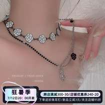 Retro Oil Painting Gallery ● Trendy Little Fragrant Wind Inlaid With Small Bear Mountain Tea Flowers Black Rose Neck Chain Laminated Not To Drop Color Necklace
