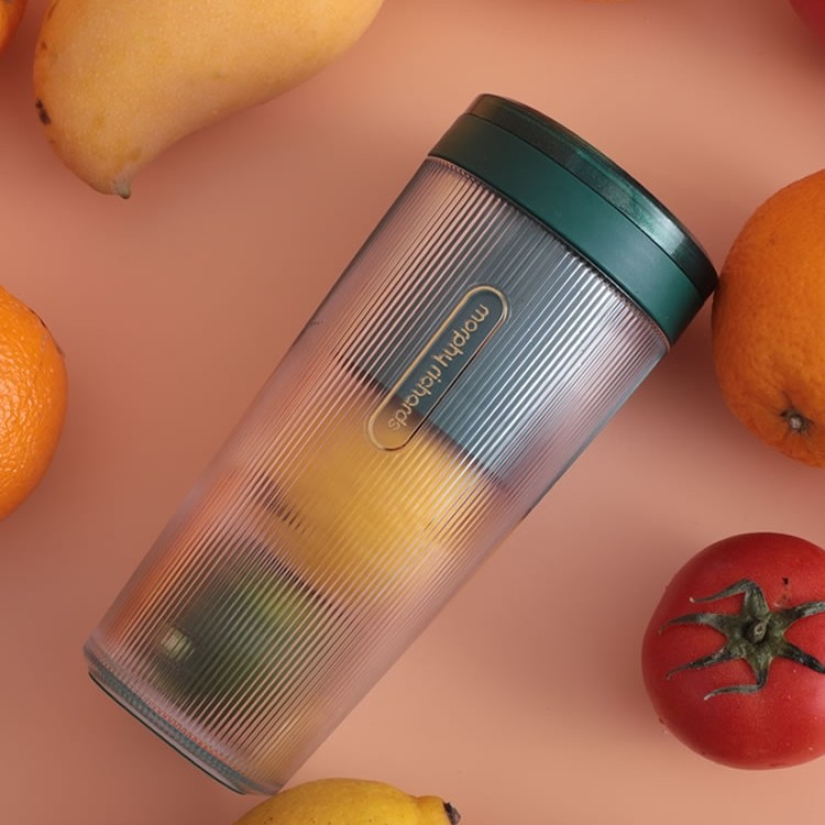 Jer's birthday gift Moufei new juice cup housefruit mini-electric portable fruit juice machine wirelessly