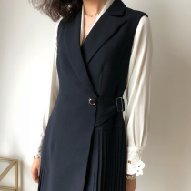 There is a sense of wind field and curve design. The side pleat waist waist can be used as a dress 0327A5