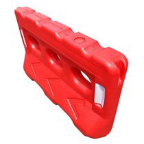 New material three-hole water horse plastic water horse isolation pier Anti-collision bucket Municipal fence construction fence water injection fence