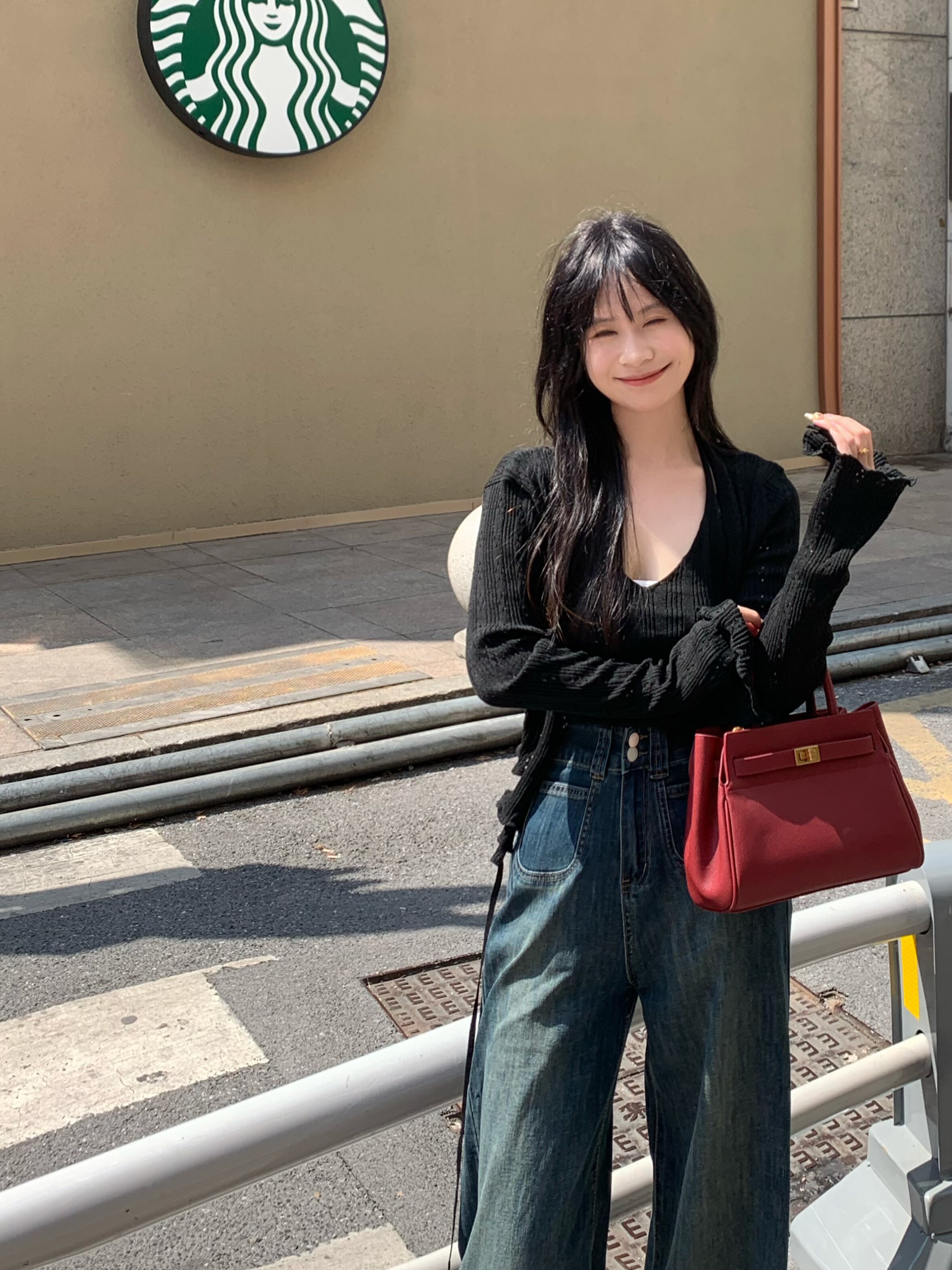 百丽红色新娘婚包 大容量设计装下红包手机 手提斜挎两用更实用