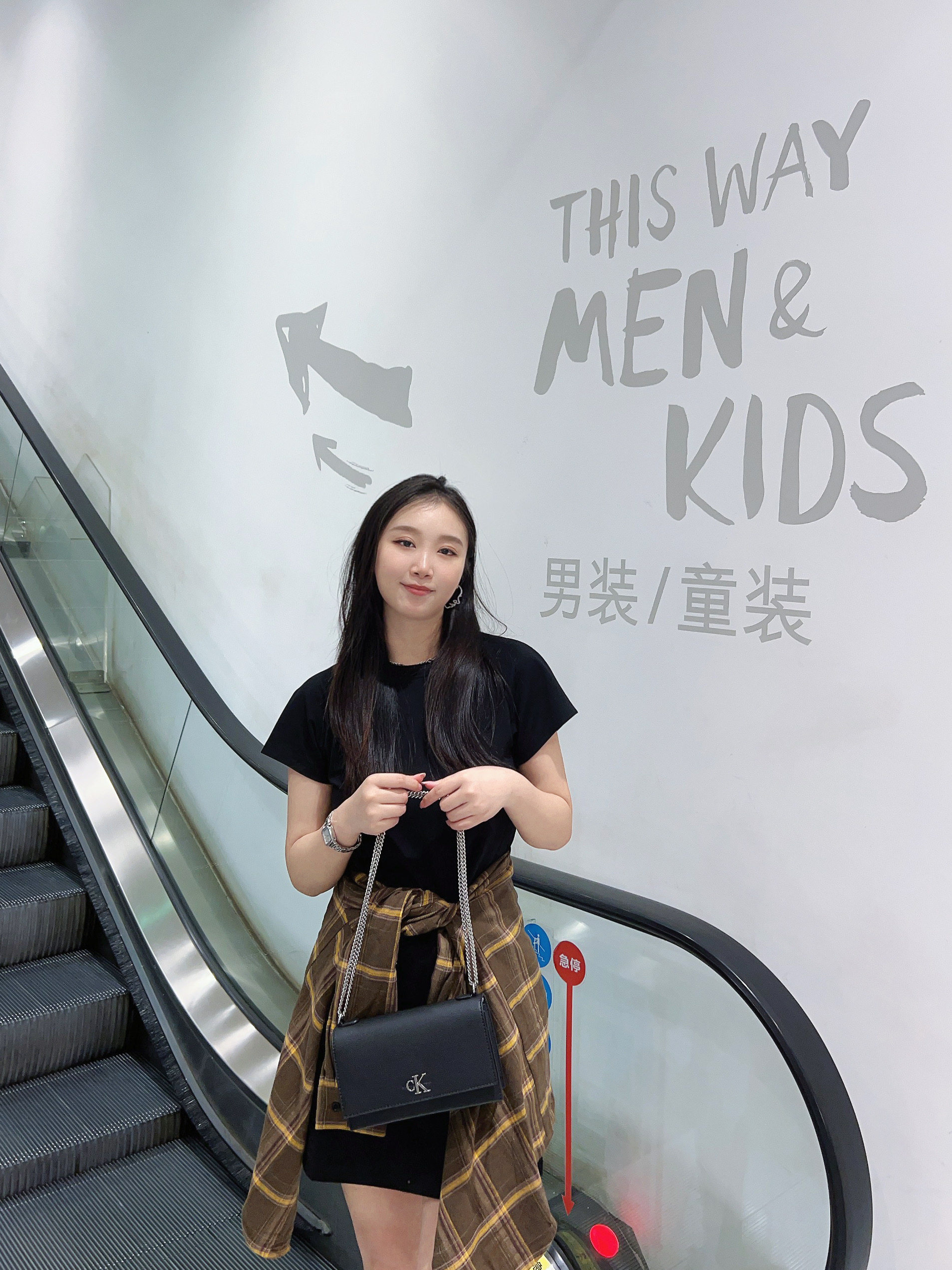 Calvin Klein优雅通勤包 荔枝纹皮质高级耐磨 字母搭扣翻盖简约大气