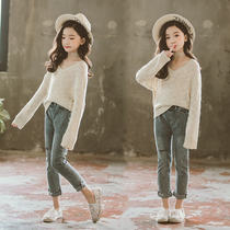 Girls sweater foreign style in the big childrens base sweater autumn 2021 new long-sleeved top childrens Korean version of the line