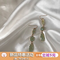 Wizard of Oz Wood Green gentle temperament gold foil fine flash fruit Green irregular gemstone earrings ear clip White