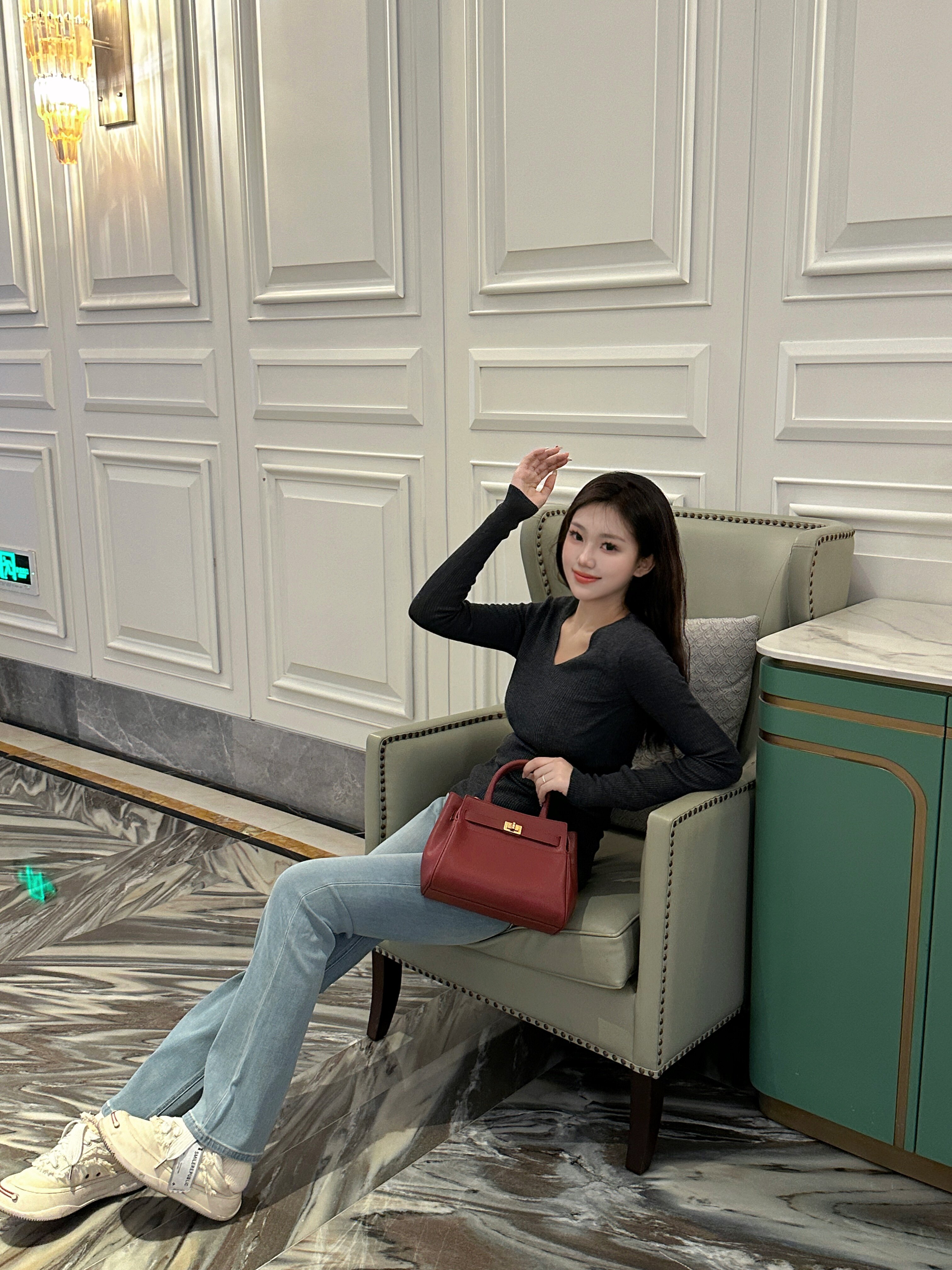 百丽红色新娘婚包 大容量设计装下红包手机 手提斜挎两用更实用