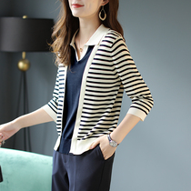 Baoshili V-neck striped stitching sweater womens loose three-point sleeve base shirt 2021 spring new top trend