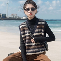 Knitted waistcoat female vest Han version loose outside wearing 100 lap sweaters jacket Camshoulder retro jacquard autumn and winter external hitch