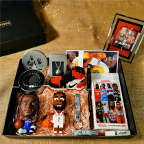 Model doll around Leonard Co. Wylenrd gives boy friends birthday gift box souvenir