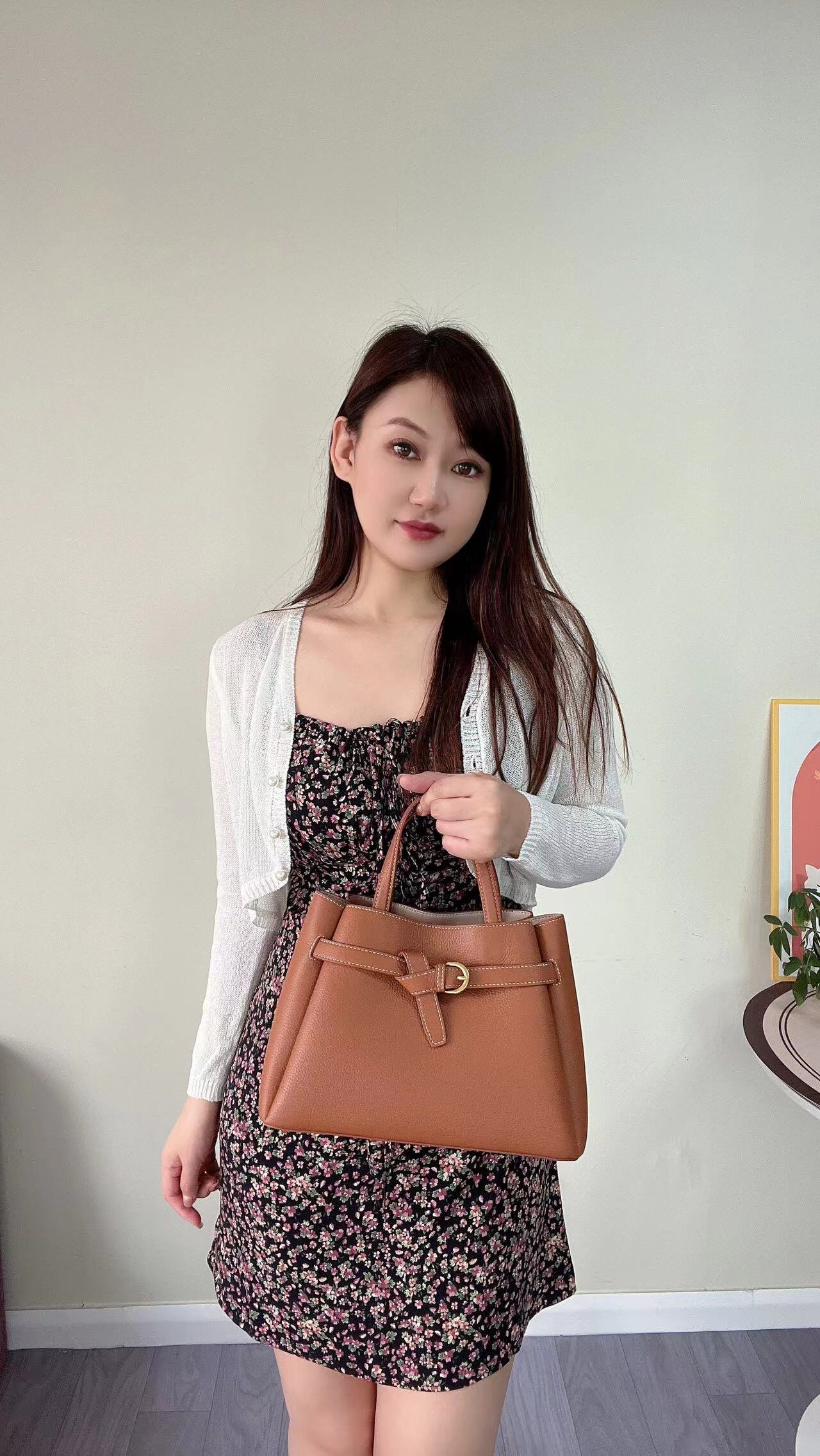 百丽质感真皮大容量托特包 牛皮材质高级耐磨 大容量装下电脑文件