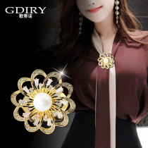 Creative high-grade zirconium towel buckle brooch female dual-purpose luxury scarf jacket corner knotted buckle Pearl temperament corsage