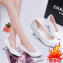 Four Seasons Joker female professional black and white shallow mouth work high heel middle heel small leather shoes single shoes thick and round white collar