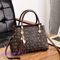 Suitable for mothers back bag to send aunts birthday gift middle-aged women Hand bag foreign style fashion big style