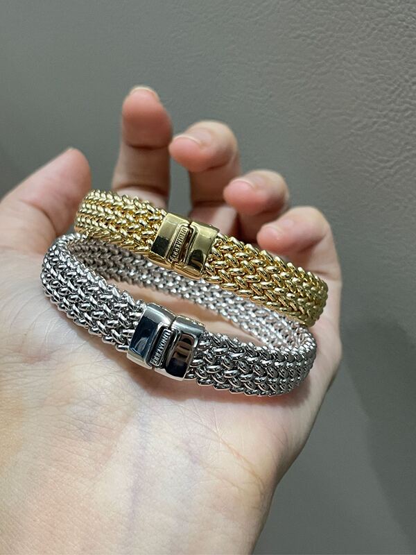 Italy|Unu Press-And-Tap Bracelet|No Returns or Exchanges Italy|Unu Press-And-Tap Bracelet|No Returns or Exchanges