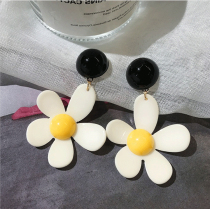 Korean exaggerated acrylic big flower earrings personality long daisy earrings Joker Joker seaside wind earrings female