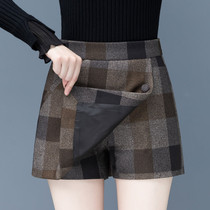 Glue - haired shorts skirts female 2022 autumn and winter new Han Edition high - waist retro - leg broad legs wear boots